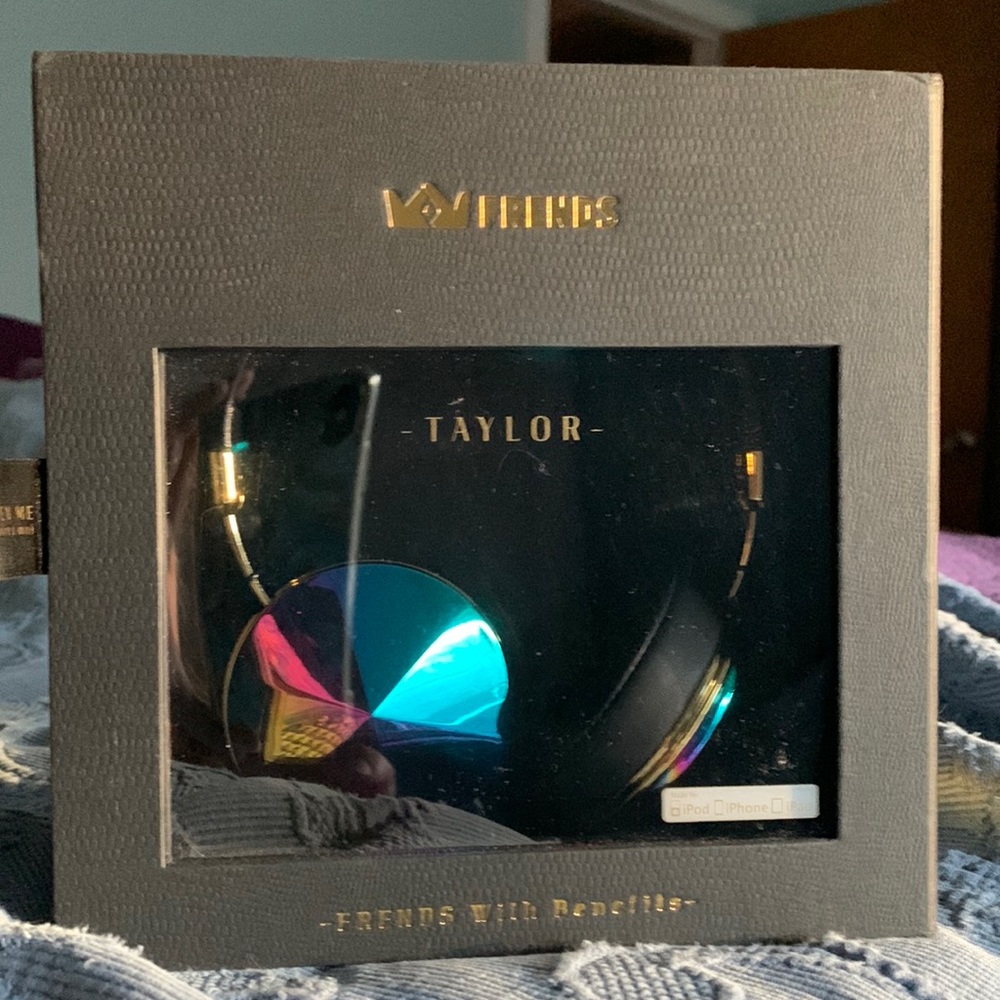 Frends with benefits Taylor Headphones NEW IN BOX